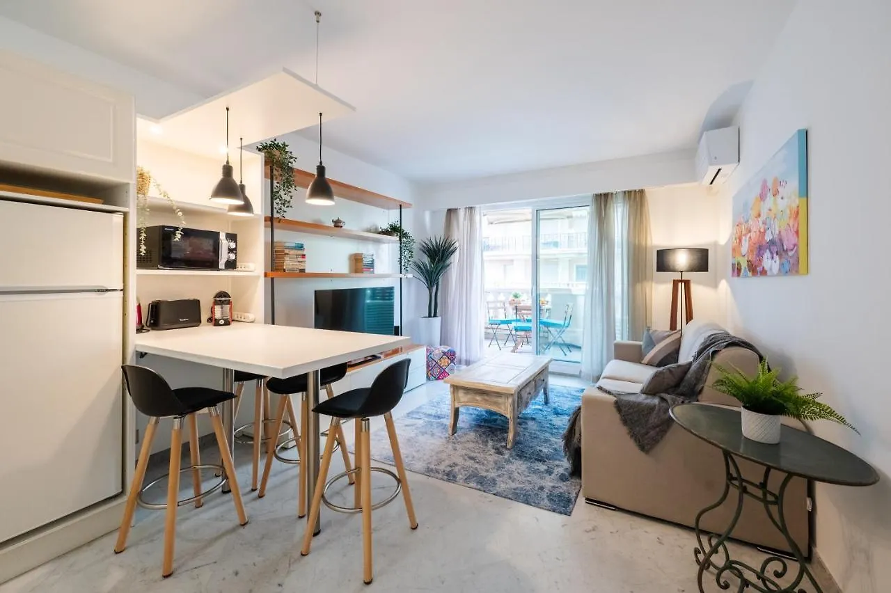 Le Victoria - Beau 2P Avec Vue Mer, Balcon, Piscine, Sauna Et Parking Prive Au Centre Ville De Menton 0*,  Frankrike