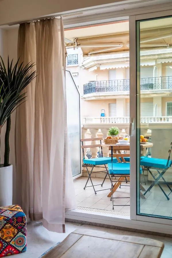 Le Victoria - Beau 2P Avec Vue Mer, Balcon, Piscine, Sauna Et Parking Prive Au Centre Ville De Menton Lägenhet
